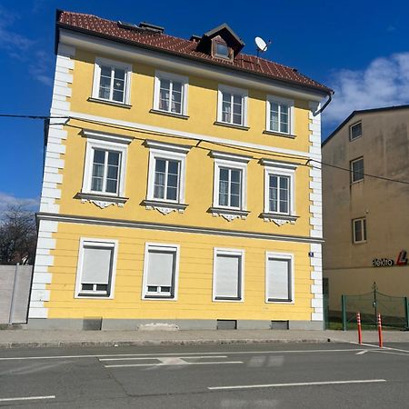 Grosse Ferienwohnung クラーゲンフルト エクステリア 写真