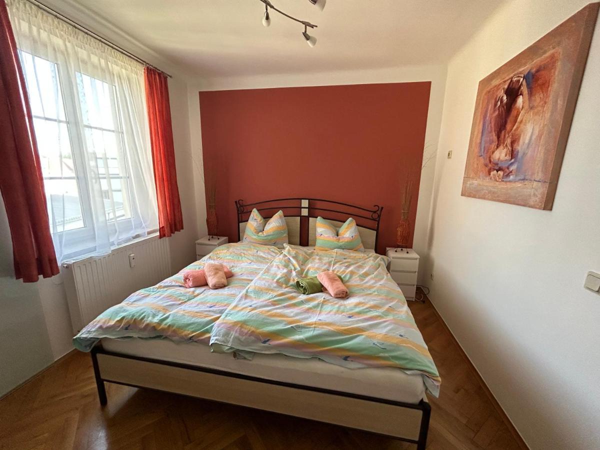 Grosse Ferienwohnung クラーゲンフルト エクステリア 写真