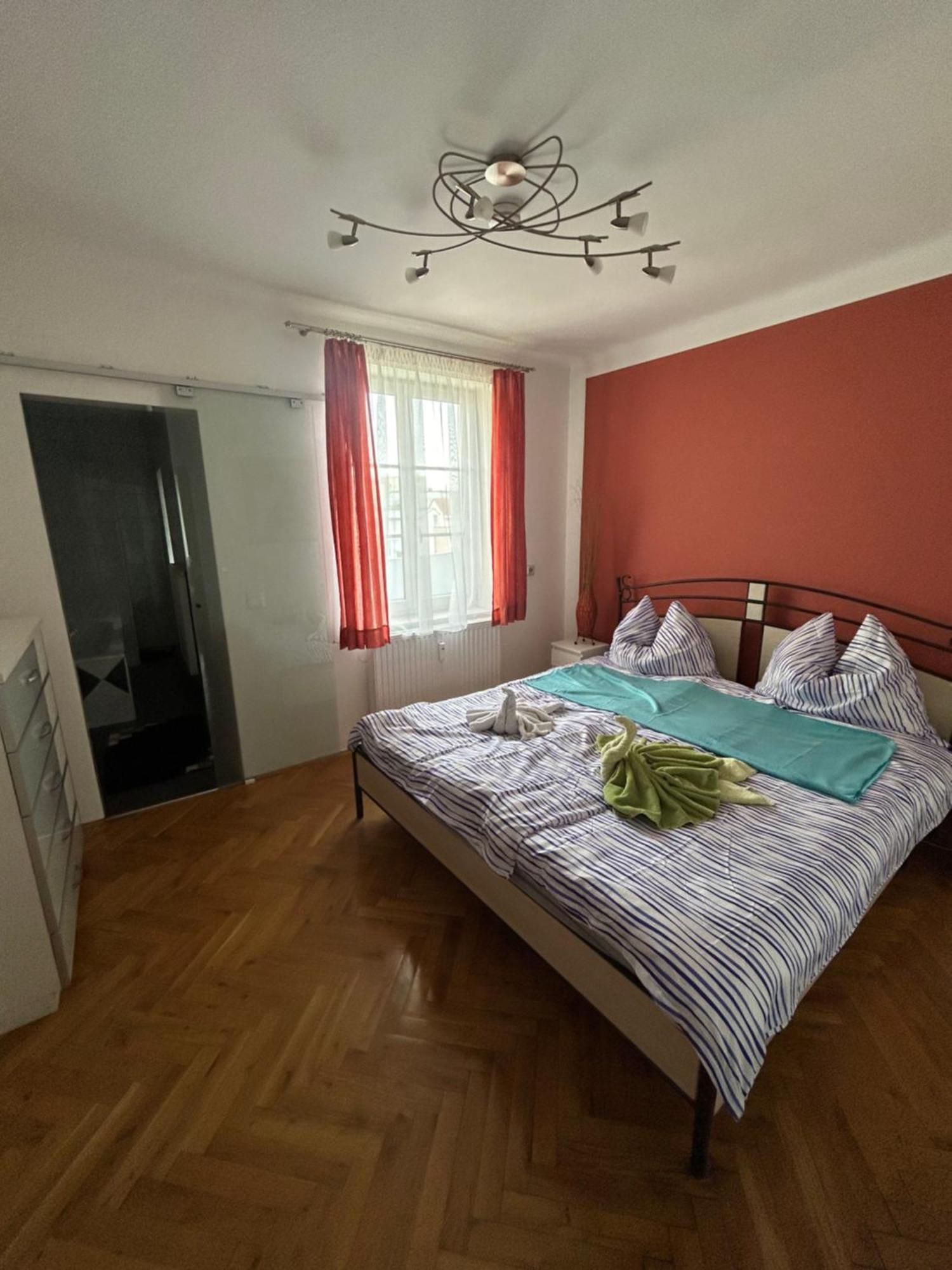 Grosse Ferienwohnung クラーゲンフルト エクステリア 写真